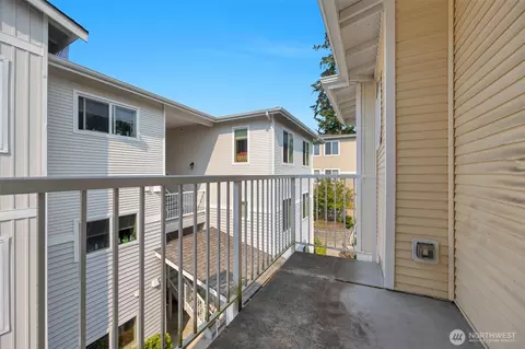 Exterior - 14915 38th Dr SE #GG3025, Bothell, WA 98012 photo 5 of 5