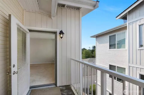 Exterior - 14915 38th Dr SE #GG3025, Bothell, WA 98012 photo 4 of 5