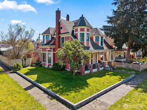 726 E St, Centralia, WA 98531