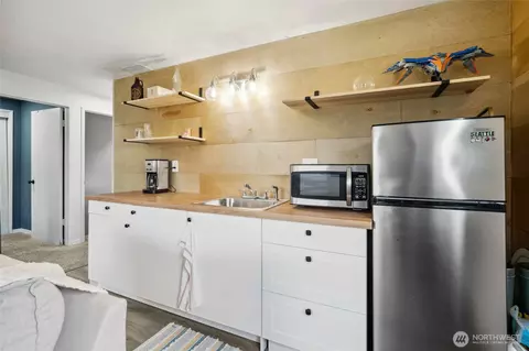 Kitchen - 6515 Lawrence Rd, Everson, WA 98247 photo 3 of 3