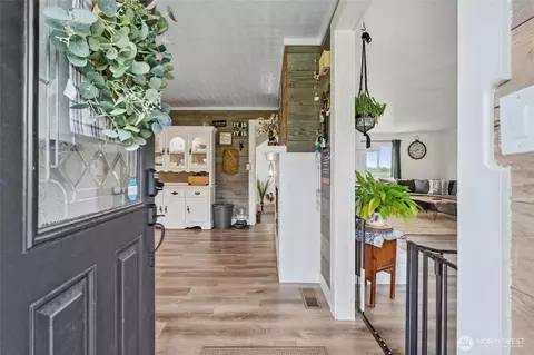 Entry Way - 6515 Lawrence Rd, Everson, WA 98247 photo 1 of 2
