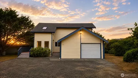 532 Decatur St SW, Ocean Shores, WA 98569