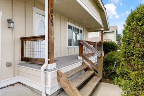 1853 SW Olive St, Oak Harbor, WA 98277