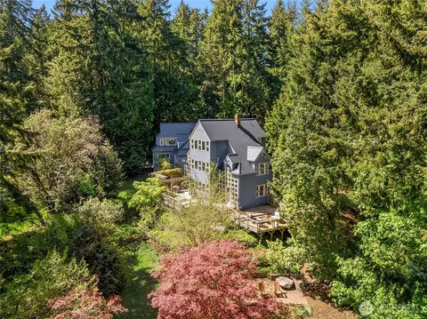 6420 NE Tara Ln, Bainbridge Island, WA 98110