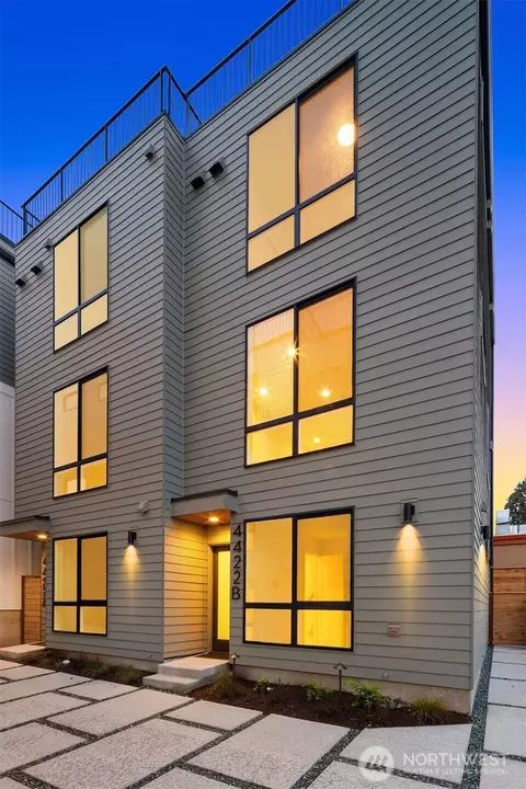 4419 2nd Ave NE #A, Seattle, WA 98105