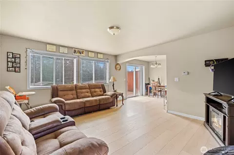 122 124 173rd St E, Spanaway, WA 98387 photo 4
