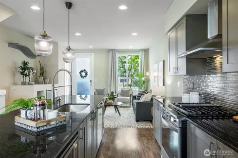 9725 10th Pl SW, Seattle, WA 98106