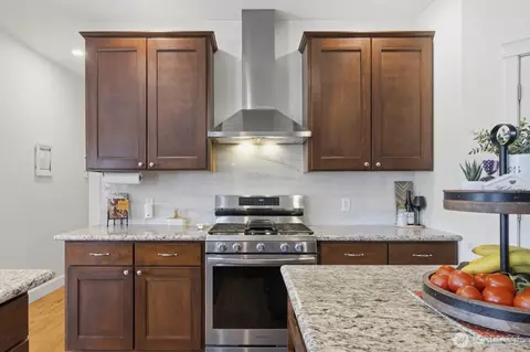 Kitchen - 20607 26th Ave E, Spanaway, WA 98387 photo 2 of 2