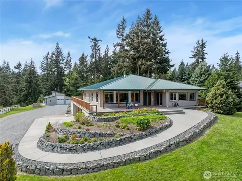 2385 Lake Forest Dr, Oak Harbor, WA 98277