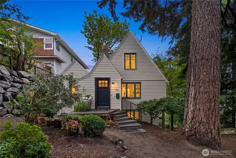 421 N 40th St, Seattle, WA 98103