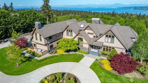 7265 Linda Ln, Clinton, WA 98236