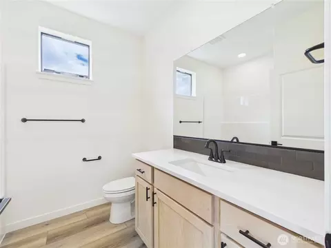 Bath - 701 Powell Ave, Winlock, WA 98596 photo 5 of 6