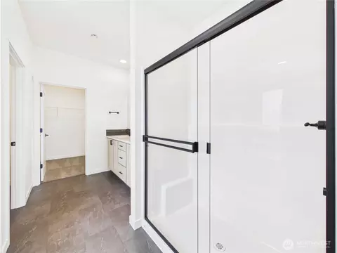 Bath - 701 Powell Ave, Winlock, WA 98596 photo 1 of 6