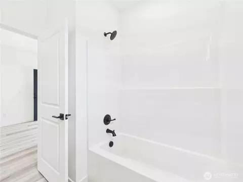 Bath - 701 Powell Ave, Winlock, WA 98596 photo 6 of 6