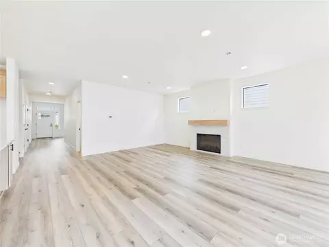 Living - 701 Powell Ave, Winlock, WA 98596 photo 1 of 3
