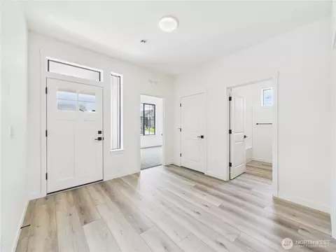 Entry Way - 701 Powell Ave, Winlock, WA 98596 photo 2 of 3