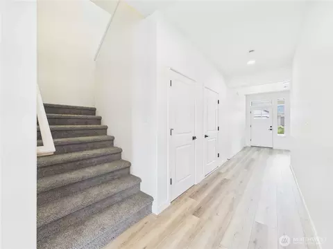 Entry Way - 701 Powell Ave, Winlock, WA 98596 photo 3 of 3