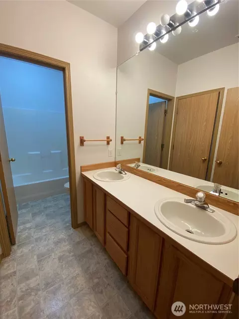 Bath - 14703 151st Ave E, Orting, WA 98360 photo 2 of 6