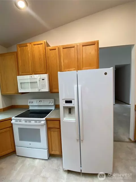 Kitchen - 14703 151st Ave E, Orting, WA 98360 photo 4 of 6