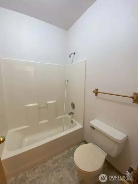 Bath - 14703 151st Ave E, Orting, WA 98360 photo 3 of 6
