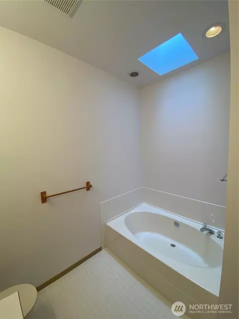 Bath - 14703 151st Ave E, Orting, WA 98360 photo 5 of 6
