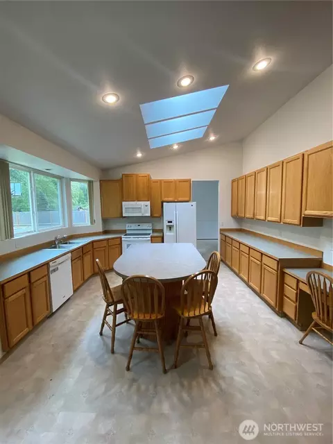 Kitchen - 14703 151st Ave E, Orting, WA 98360 photo 2 of 6