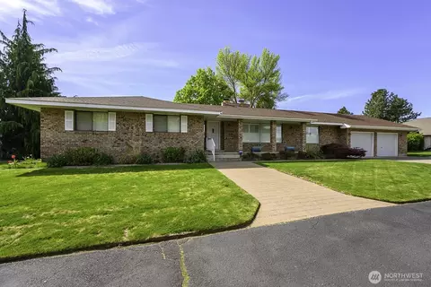 725 Canterbury Rd NW, Soap Lake, WA 98851