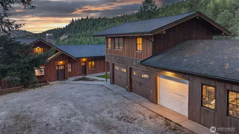 215 Lois Ln, Leavenworth, WA 98826
