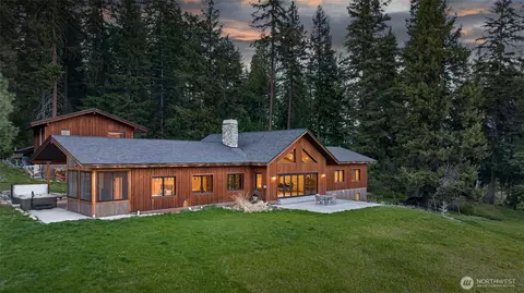 215 Lois Ln, Leavenworth, WA 98826
