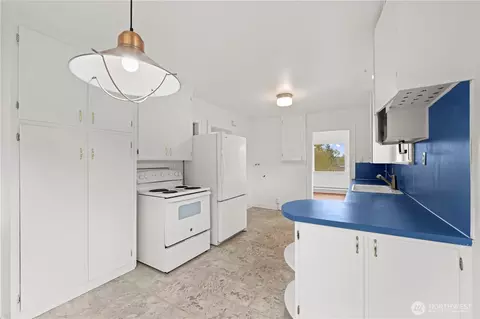 Kitchen - 4712 S 3rd Ave, Everett, WA 98203 photo 4 of 5