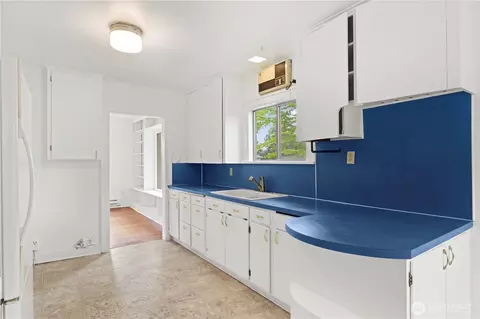 Kitchen - 4712 S 3rd Ave, Everett, WA 98203 photo 3 of 5