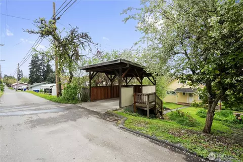 Exterior - 4712 S 3rd Ave, Everett, WA 98203 photo 6 of 11