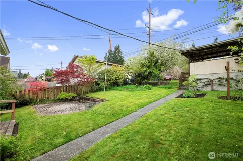 Exterior - 4712 S 3rd Ave, Everett, WA 98203 photo 4 of 11