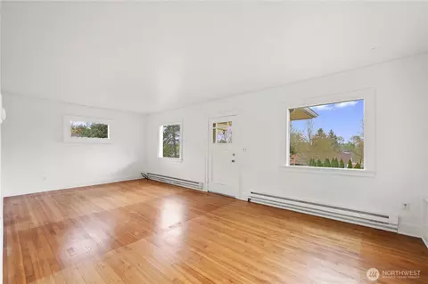 Living - 4712 S 3rd Ave, Everett, WA 98203 photo 2 of 3