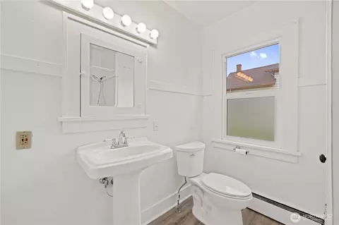 Bath - 4712 S 3rd Ave, Everett, WA 98203 photo 1 of 2