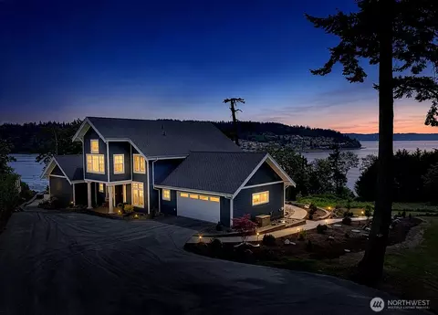 8065 George Dr, Clinton, WA 98236