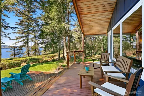 3392 Harbor View Dr, Langley, WA 98260