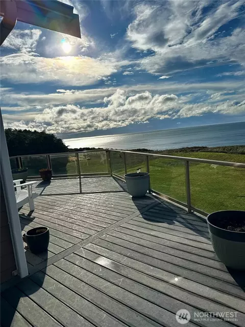 813 Bergwacht Pl, Coupeville, WA 98239