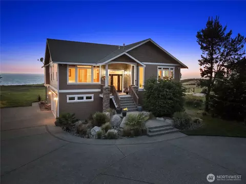 813 Bergwacht Pl, Coupeville, WA 98239