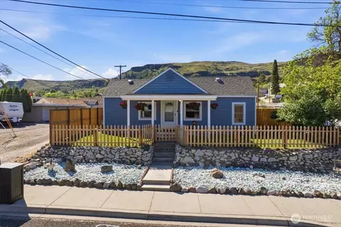 311 Federal Ave, Grand Coulee, WA 99133