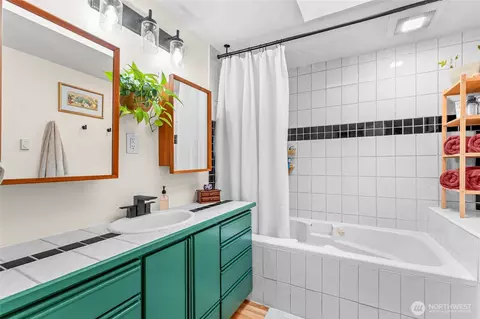 Bath - 1109 Clinton Pl, Everett, WA 98201 photo 2 of 2