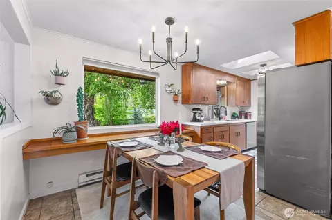 Dining - 1109 Clinton Pl, Everett, WA 98201 photo 2 of 3