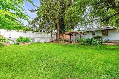 Exterior - 1109 Clinton Pl, Everett, WA 98201 photo 5 of 8