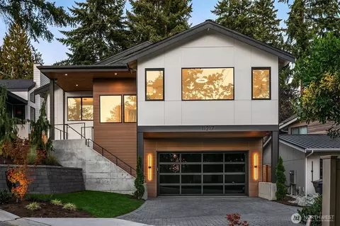 11217 NE 103rd Pl, Kirkland, WA 98033