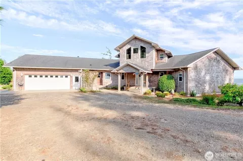 194 SW Robert Gray Dr, Ilwaco, WA 98624