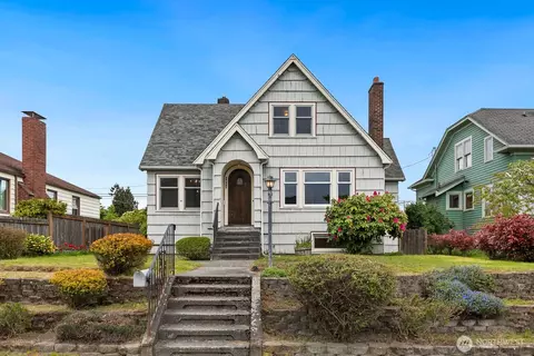 4052 44th Ave SW, Seattle, WA 98116