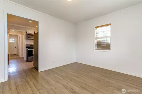 Living - 3015 Fredrickson St, Enumclaw, WA 98022 photo 2 of 2