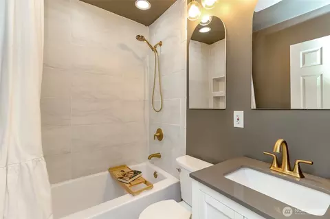 Bath - 3015 Fredrickson St, Enumclaw, WA 98022 photo 2 of 2