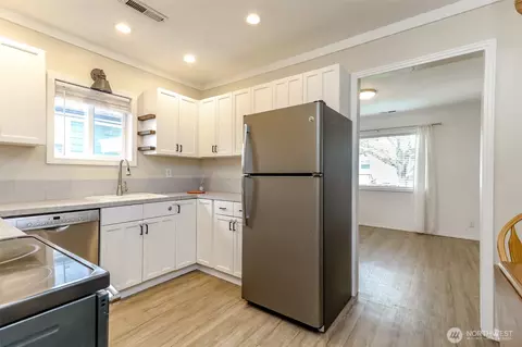 Kitchen - 3015 Fredrickson St, Enumclaw, WA 98022 photo 1 of 4