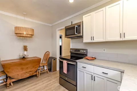 Kitchen - 3015 Fredrickson St, Enumclaw, WA 98022 photo 4 of 4
